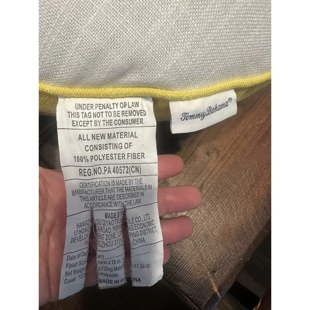 TOMMY BAHAMA Indoor Outdoor 18